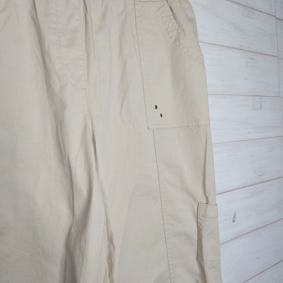 CJ BANKS MODERATELY CURVY CAPRI PANTS 16 AVERAGE - Picture 10 of 11